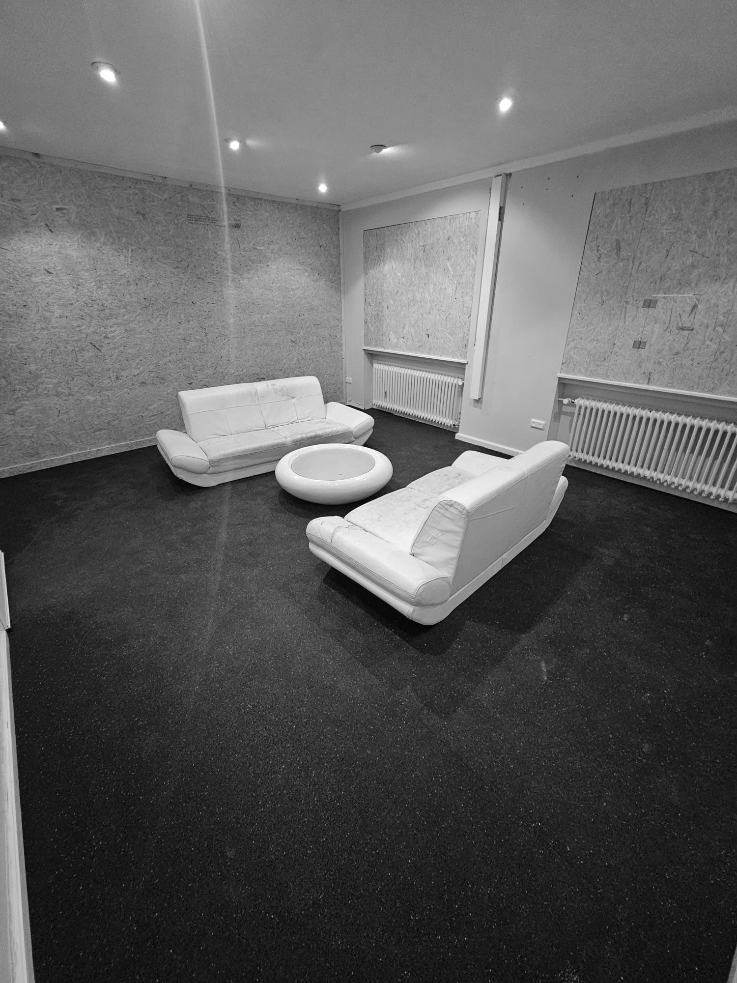 Raum Lila - Für die ganz Großen: Zerstörung in XXL und Dummy für maximal 4 Personen